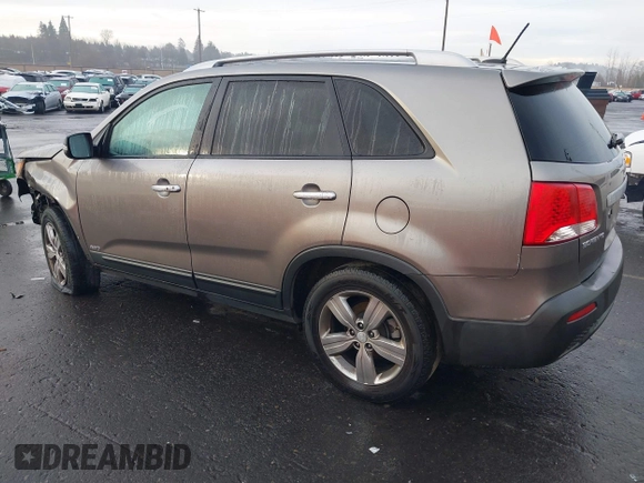 2013 Kia Sorento EX with VIN 5XYKUDA64DG320588, listed as a IAAI auction lot 41204828 with 164,146 mi miles. Bid and sale history available at carsss.com. Image 3.