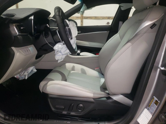 2023 Genesis G70 2.0T with VIN KMTG34TA7PU131707, listed as a Copart auction lot 81918783 with 5,700 mi miles and Non Repairable. Bid and sale history available at DreamBid. Image 7.