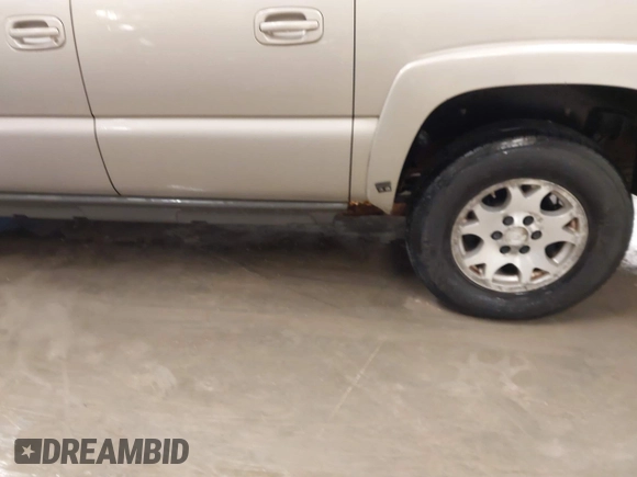 2004 Chevrolet Suburban Z71 with VIN 3GNFK16T24G213519, listed as a IAAI auction lot 41552418 with 244,017 mi miles. Bid and sale history available at carsss.com. Image 6.