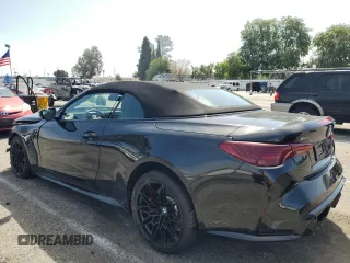 2025 BMW M4 z VIN WBS43BA07SCT61898, wystawiony jako Copart lot #48228345 z przebiegiem Nie podano mil oraz Szkody całkowita. Historia ofert i sprzedaży dostępna na DreamBid. Obrazek 2.