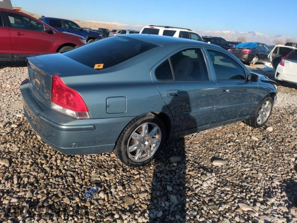 2005 Volvo S60 with VIN YV1RS592652436053, listed as a Copart auction lot 43177585 with 155,537 mi miles and Salvage Title. Bid and sale history available at carsss.com. Image 3.