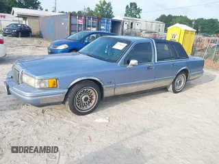 1994 Lincoln Town Car Executive with VIN 1LNLM81W5RY745596, listed as a IAAI auction lot 42548865 with 380,567 mi miles and . Bid and sale history available at DreamBid. Image 2.