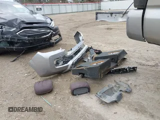 2017 Toyota Tacoma SR z VIN 5TFAX5GN0HX083950, wystawiony jako IAAI lot #41519388 z przebiegiem 130 211 mil mil oraz . Historia ofert i sprzedaży dostępna na DreamBid. Obrazek 12.