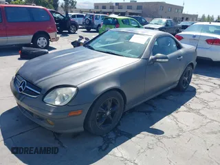 2002 Mercedes-Benz SLK 320 с VIN WDBKK65F92F254369, выставлен на аукционе IAAI как лот 42693955 с пробегом 237 391 миль миль и . История ставок и продаж доступна на DreamBid. Изображение 2.