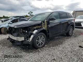 2018 Toyota Highlander SE z VIN 5TDKZRFH6JS530651, wystawiony jako Copart lot #61350945 z przebiegiem 99 561 mil mil oraz Szkoda całkowita • Salvage title. Historia ofert i sprzedaży dostępna na DreamBid. Obrazek 1.