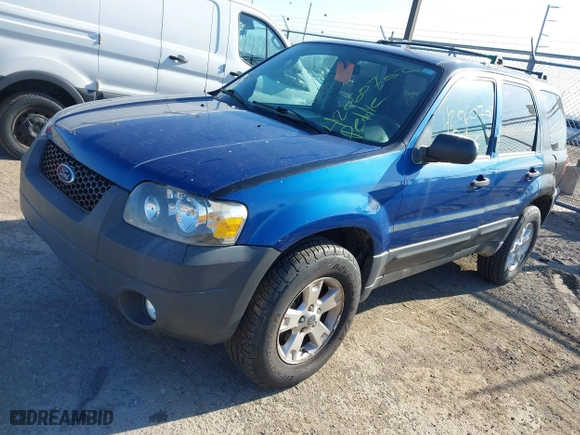 2007 Ford Escape XLT with VIN 1FMYU93137KA13657, listed as a IAAI auction lot 42060707 with 118,580 mi miles. Bid and sale history available at carsss.com. Image 2.