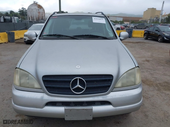2001 Mercedes-Benz M-Class with VIN 4JGAB54E71A231597, listed as a IAAI auction lot 42058829 with 233,005 mi miles. Bid and sale history available at carsss.com. Image 6.