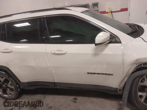 2019 Jeep Compass Limited with VIN 3C4NJCCB1KT662905, listed as a IAAI auction lot 41572268 with 105,377 mi miles. Bid and sale history available at carsss.com. Image 13.