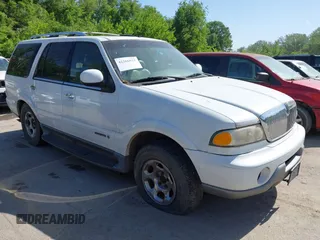 2001 Lincoln Navigator z VIN 5LMFU28A41LJ05964, wystawiony jako IAAI lot #42266923 z przebiegiem 209 426 mil mil oraz . Historia ofert i sprzedaży dostępna na DreamBid. Obrazek 1.