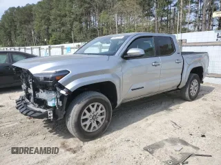 2024 Toyota Tacoma SR5 z VIN 3TMLB5JN6RM029804, wystawiony jako Copart lot #53917215 z przebiegiem 6 843 mil mil oraz Szkoda całkowita • Salvage title. Historia ofert i sprzedaży dostępna na DreamBid. Obrazek 1.