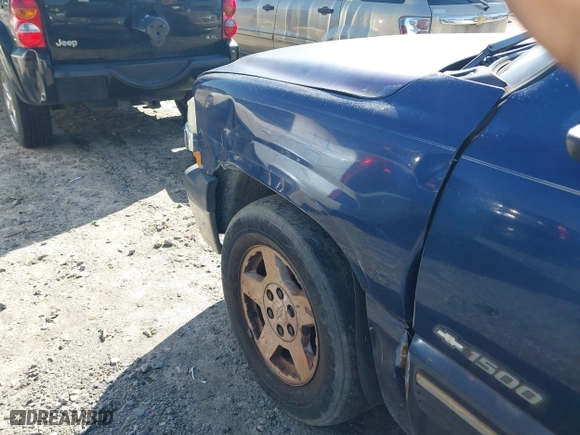 1999 Chevrolet Silverado 1500 LS with VIN 2GCEC19V1X1144026, listed as a IAAI auction lot 41398552 with 216,068 mi miles. Bid and sale history available at carsss.com. Image 6.