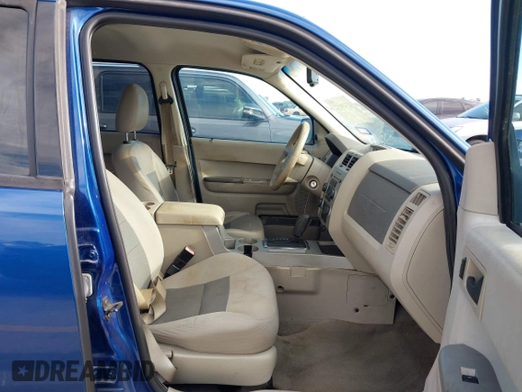 2008 Ford Escape XLT z VIN 1FMCU03158KD31562, wystawiony jako IAAI lot #42319652 z przebiegiem 123 926 mil mil oraz . Historia ofert i sprzedaży dostępna na DreamBid. Obrazek 5.