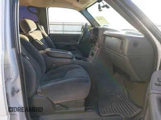 2006 GMC Sierra 2500HD Classic SLT with VIN 1GTHC23D46F178472, listed as a IAAI auction lot 41786040 with 206,968 mi miles. Bid and sale history available at carsss.com. Image 5.
