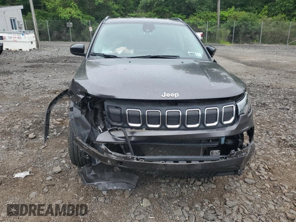 2022 Jeep Compass Latitude Lux with VIN 3C4NJDFB7NT203531, listed as a Copart auction lot 58261785 with 17,525 mi miles and Salvage title. Bid and sale history available at DreamBid. Image 5.