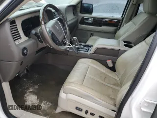 2015 Lincoln Navigator z VIN 5LMJJ2HT0FEJ12667, wystawiony jako Copart lot #45957575 z przebiegiem 138 861 mil mil oraz Szkoda całkowita • Salvage title. Historia ofert i sprzedaży dostępna na DreamBid. Obrazek 7.