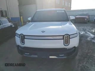 2023 Rivian R1T Adventure z VIN 7FCTGAAA9PN021913, wystawiony jako Copart lot #46222995 z przebiegiem 41 888 mil mil oraz Szkody całkowita. Historia ofert i sprzedaży dostępna na DreamBid. Obrazek 5.