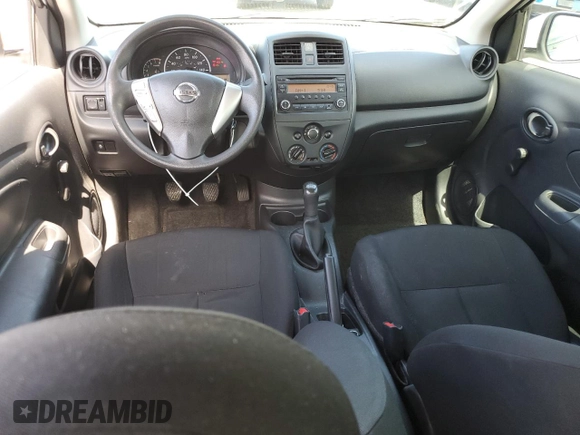 2016 Nissan Versa S z VIN 3N1CN7AP4GL884530, wystawiony jako Copart lot #50576085 z przebiegiem 79 627 mil mil oraz Szkoda całkowita • Salvage title. Historia ofert i sprzedaży dostępna na DreamBid. Obrazek 8.