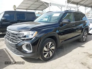 2024 Volkswagen Atlas SE z VIN 1V2JR2CAXRC512272, wystawiony jako IAAI lot #41642077 z przebiegiem 13 583 mil mil oraz . Historia ofert i sprzedaży dostępna na DreamBid. Obrazek 17.