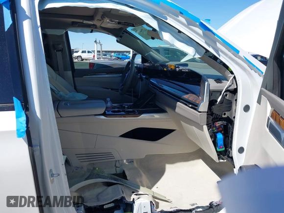 2025 Cadillac Escalade 4WD Sport Platinum with VIN 1GYS9GRL7SR114980, listed as a IAAI auction lot 41734072 with 1,780 mi miles and . Bid and sale history available at DreamBid. Image 5.