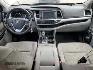 2017 Toyota Highlander LE with VIN 5TDBZRFH1HS482941, listed as a Copart auction lot 61963245 with 92,316 mi miles and Salvage title. Bid and sale history available at DreamBid. Image 8.