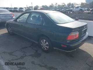 1997 Honda Accord z VIN 1HGTB5622VA476216, wystawiony jako IAAI lot #41407716 z przebiegiem 285 385 mil mil oraz . Historia ofert i sprzedaży dostępna na DreamBid. Obrazek 3.