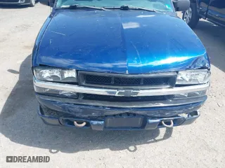 2001 Chevrolet S-10 LS with VIN 1GCDT19W718244852, listed as a IAAI auction lot 41915153 with 149,150 mi miles. Bid and sale history available at carsss.com. Image 6.