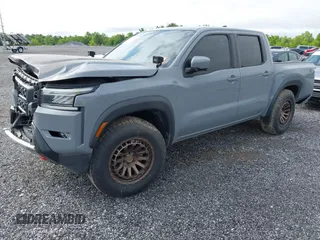 2022 Nissan Frontier SV z VIN 1N6ED1EJ0NN629038, wystawiony jako IAAI lot #41313351 z przebiegiem 98 234 mil mil oraz . Historia ofert i sprzedaży dostępna na DreamBid. Obrazek 2.