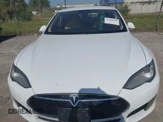2016 Tesla Model S 70 z VIN 5YJSA1E16GF129997, wystawiony jako IAAI lot #42108270 z przebiegiem Nie podano mil oraz . Historia ofert i sprzedaży dostępna na DreamBid. Obrazek 10.