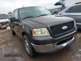 2006 Ford F-150 XLT with VIN 1FTPX12546FA20492, listed as a IAAI auction lot 41581100 with 186,260 mi miles. Bid and sale history available at carsss.com. Image 1.
