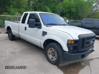 2008 Ford Super Duty F-250 SRW XL with VIN 1FTSX20R28ED89639, listed as a IAAI auction lot 41950814 with 272,204 mi miles. Bid and sale history available at carsss.com. Image 1.