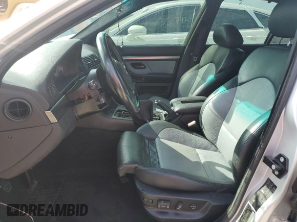 2003 BMW M5 z VIN WBSDE93433CF93518, wystawiony jako Copart lot #77962914 z przebiegiem Nie podano mil oraz Nie do naprawy. Historia ofert i sprzedaży dostępna na DreamBid. Obrazek 7.