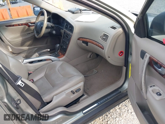2006 Volvo XC70 with VIN YV4SZ592X61220505, listed as a IAAI auction lot 42034424 with 237,683 mi miles. Bid and sale history available at carsss.com. Image 5.