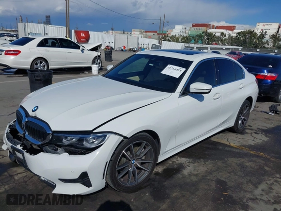 2020 BMW 3 Series 330i with VIN 3MW5R1J02L8B31552, listed as a IAAI auction lot 41760488 with 32,918 mi miles. Bid and sale history available at carsss.com. Image 18.