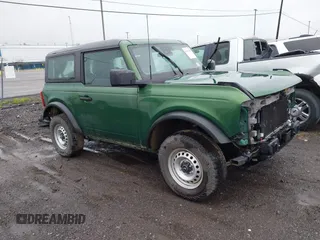2022 Ford Bronco z VIN 1FMDE5AH5NLB64608, wystawiony jako IAAI lot #42317299 z przebiegiem 59 617 mil mil oraz . Historia ofert i sprzedaży dostępna na DreamBid. Obrazek 1.