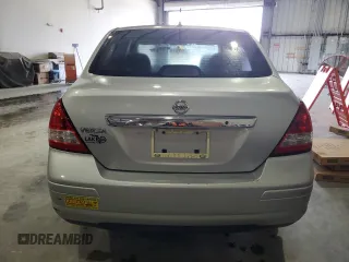 2011 Nissan Versa S z VIN 3N1BC1AP1BL424748, wystawiony jako Copart lot #59333105 z przebiegiem 167 489 mil mil oraz Szkoda całkowita • Salvage title. Historia ofert i sprzedaży dostępna na DreamBid. Obrazek 6.