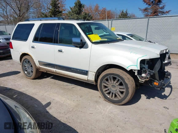 2007 Lincoln Navigator z VIN 5LMFU275X7LJ04864, wystawiony jako IAAI lot #41782780 z przebiegiem 171 433 mil mil oraz . Historia ofert i sprzedaży dostępna na DreamBid. Obrazek 1.