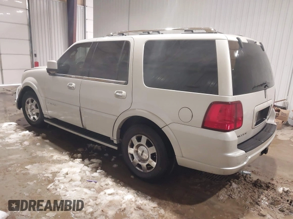 2006 Lincoln Navigator Luxury with VIN 5LMFU27536LJ20869, listed as a IAAI auction lot 41305859 with 166,845 mi miles. Bid and sale history available at carsss.com. Image 3.