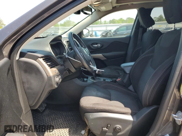 2017 Jeep Cherokee Latitude with VIN 1C4PJMCS8HW602718, listed as a Copart auction lot 52498185 with 104,153 mi miles and Salvage Title. Bid and sale history available at carsss.com. Image 7.