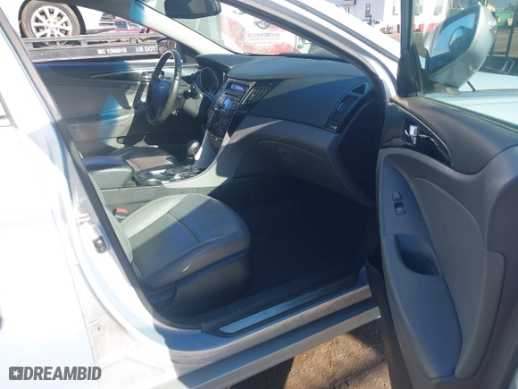 2013 Hyundai Sonata SE with VIN 5NPEC4AC3DH639723, listed as a IAAI auction lot 41512518 with 111,731 mi miles. Bid and sale history available at carsss.com. Image 5.