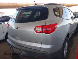 2012 Chevrolet Traverse LS z VIN 1GNKREED4CJ360370, wystawiony jako IAAI lot #42398695 z przebiegiem 194 875 mil mil oraz . Historia ofert i sprzedaży dostępna na DreamBid. Obrazek 4.