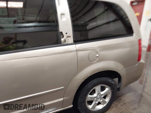 2009 Dodge Grand Caravan SXT z VIN 2D8HN541X9R652097, wystawiony jako IAAI lot #42370946 z przebiegiem 189 911 mil mil oraz . Historia ofert i sprzedaży dostępna na DreamBid. Obrazek 14.