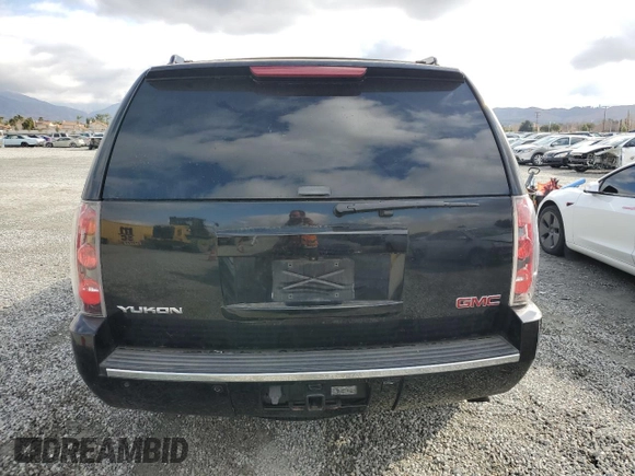 2008 GMC Yukon Denali with VIN 1GKFK63878J187742, listed as a Copart auction lot 42462895 with 133,468 mi miles and Clean title. Bid and sale history available at DreamBid. Image 6.