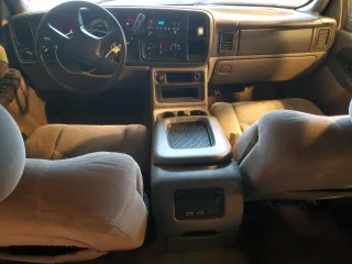 2003 Chevrolet Tahoe LT with VIN 1GNEC13ZX3R237955, listed as a Copart auction lot 43952685 with 189,117 mi miles and Salvage Title. Bid and sale history available at carsss.com. Image 8.