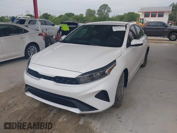 2023 Kia Forte LXS z VIN 3KPF24AD4PE612653, wystawiony jako IAAI lot #41660877 z przebiegiem 16 920 mil mil oraz . Historia ofert i sprzedaży dostępna na DreamBid. Obrazek 17.