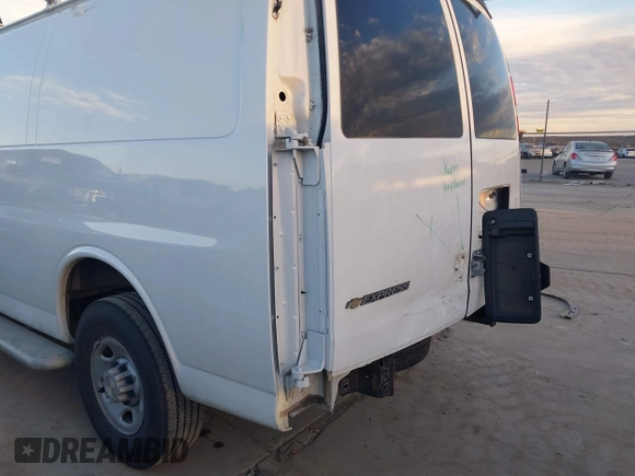 2022 Chevrolet Express Cargo с VIN 1GCWGAFP2N1158776, выставлен на аукционе IAAI как лот 41367106 с пробегом 30 244 миль миль и . История ставок и продаж доступна на DreamBid. Изображение 6.