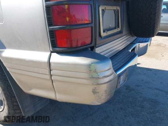 1997 Mitsubishi Montero z VIN JA4MR41R3VJ006477, wystawiony jako IAAI lot #41326277 z przebiegiem 239 378 mil mil oraz . Historia ofert i sprzedaży dostępna na DreamBid. Obrazek 6.