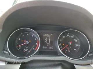 2018 Volkswagen Passat S z VIN 1VWAA7A34JC011566, wystawiony jako Copart lot #53610105 z przebiegiem 83 721 mil mil oraz Szkoda całkowita • Salvage title. Historia ofert i sprzedaży dostępna na DreamBid. Obrazek 9.