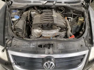 2009 Volkswagen Touareg VR6 z VIN WVGBE77L29D015958, wystawiony jako Copart lot #52019505 z przebiegiem 179 339 mil mil oraz Czysty tytuł • Clean title. Historia ofert i sprzedaży dostępna na DreamBid. Obrazek 12.