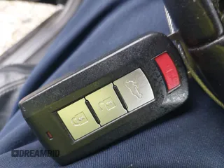 2020 Mitsubishi Outlander SE z VIN JA4AD3A31LJ001086, wystawiony jako IAAI lot #42170611 z przebiegiem 88 367 mil mil oraz . Historia ofert i sprzedaży dostępna na DreamBid. Obrazek 11.