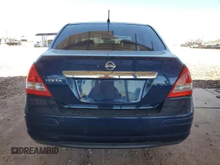 2009 Nissan Versa S z VIN 3N1BC11E89L399629, wystawiony jako Copart lot #57353335 z przebiegiem 169 245 mil mil oraz Szkody całkowita. Historia ofert i sprzedaży dostępna na DreamBid. Obrazek 6.